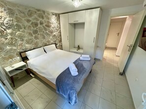 1 bedroom, soundproofing, iron/ironing board, free WiFi - Central Studio Flat with Garden (Volos)