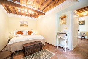 1 bedroom, iron/ironing board, travel cot, free WiFi