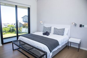 4 bedrooms, iron/ironing board, WiFi, bed sheets - Paradise awaits (Knysna)