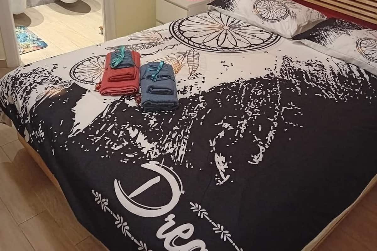 Deluxe Room, 1 Double Bed | Down comforters, iron/ironing board, free WiFi