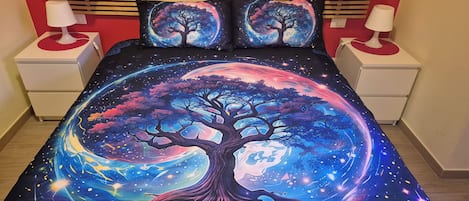 Camera Deluxe, 1 letto matrimoniale, bagno privato | Edredones de plumas, escritorio, tabla de planchar con plancha