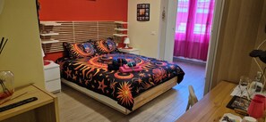 Camera Deluxe, 1 letto matrimoniale, bagno privato | 羽毛の掛け布団、デスク、アイロン / アイロン台、WiFi (無料)