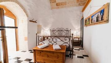 1 habitación, escritorio, tabla de planchar con plancha y wifi gratis