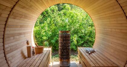 Lieblingshof Haus 1
Edles Wohnen, ruhige Lage, Garten, Sauna, Grill, Terrasse.