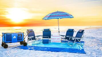 Beach nearby, sun-loungers, beach towels