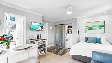 3 bedrooms, in-room safe, desk, iron/ironing board