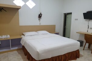 Standard Double Room | Free WiFi, bed sheets