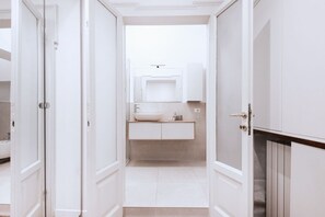 Dusche, Haartrockner, Bidet, Handtücher