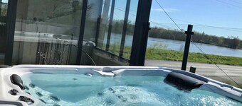 Jacuzzi Vue sur Loire - Gite des Sorciers Japonais