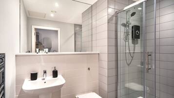 Shower, hair dryer, towels
