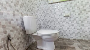 Deluxe Double Room | Bathroom | Shower, towels, soap - Hotel O Tungku Klui Hotel (Senggigi)