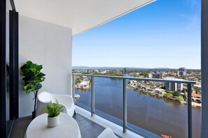 Property grounds - Avalon - 2 Bedroom 1 bath Unit - Q Stay (Surfers Paradise)