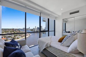 2 bedrooms, iron/ironing board, bed sheets - Avalon - 2 Bedroom 1 bath Unit - Q Stay (Surfers Paradise)