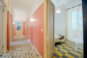 2 多间卧室、办公桌、熨斗/熨衣板、WiFi