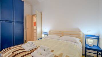 2 quartos, ferros/tábuas de passar roupa, Wi-Fi, roupa de cama