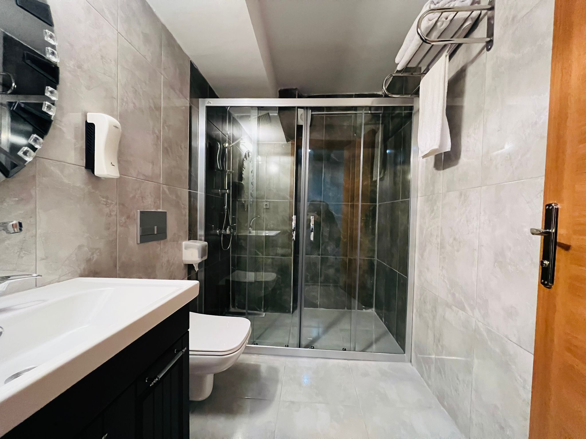 City Room, 1 Queen Bed | Bathroom