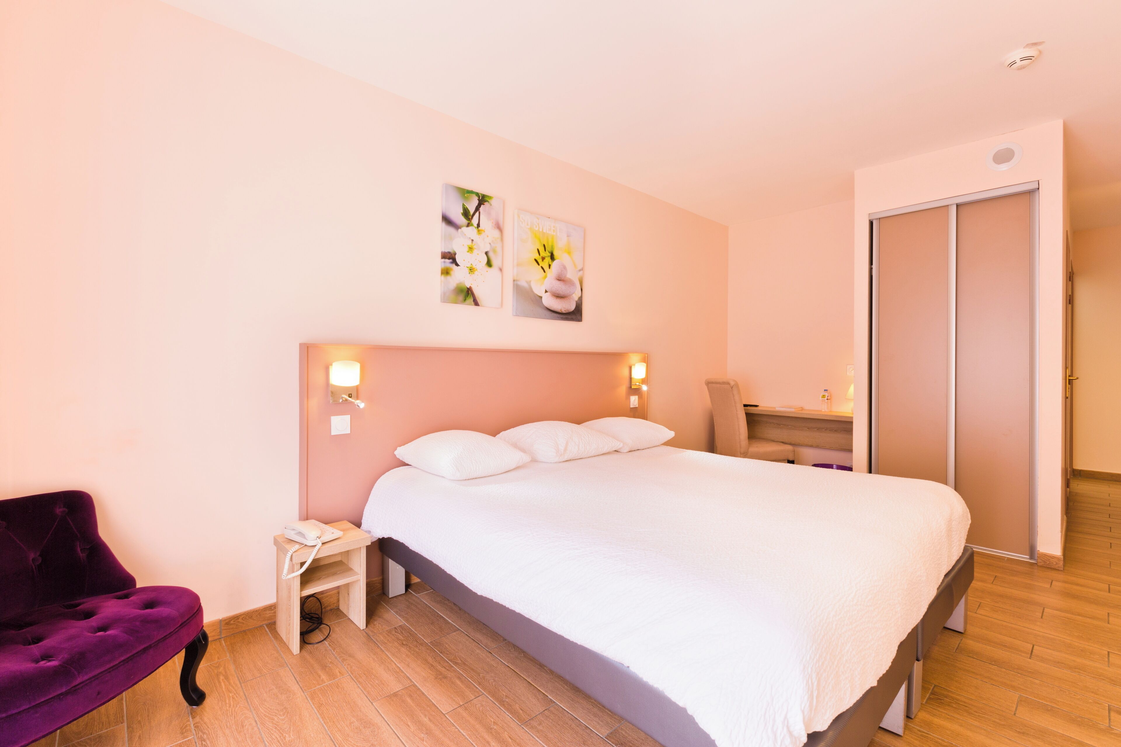 Chambre Double Supérieure, 1 grand lit | Literie de qualité supérieure, surmatelas, bureau