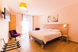 ห้องซูพีเรียดับเบิล, เตียงควีนไซส์ 1 เตียง | 1 ห้องนอน, เครื่องนอนระดับพรีเมียม, เตียงพร้อมฟูกเสริมที่นอน, โต๊ะทำงาน