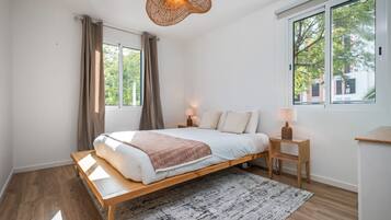 2 bedrooms, iron/ironing board, free WiFi, bed sheets