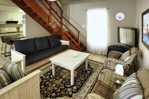 Rumah Comfort | Area keluarga | Televisi layar datar 42-inci dengan saluran TV satelit dan perapian