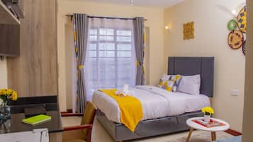 Standard Apartment, 1 Queen Bed | Living area