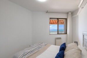1 habitación, tabla de planchar con plancha, wifi gratis y ropa de cama 