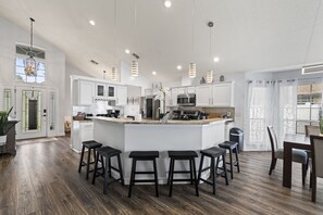 Fridge, microwave, oven, stovetop - Northeast Florida Retreat (Jacksonville)