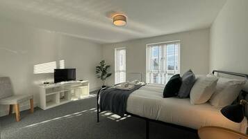 3 bedrooms, iron/ironing board, free WiFi