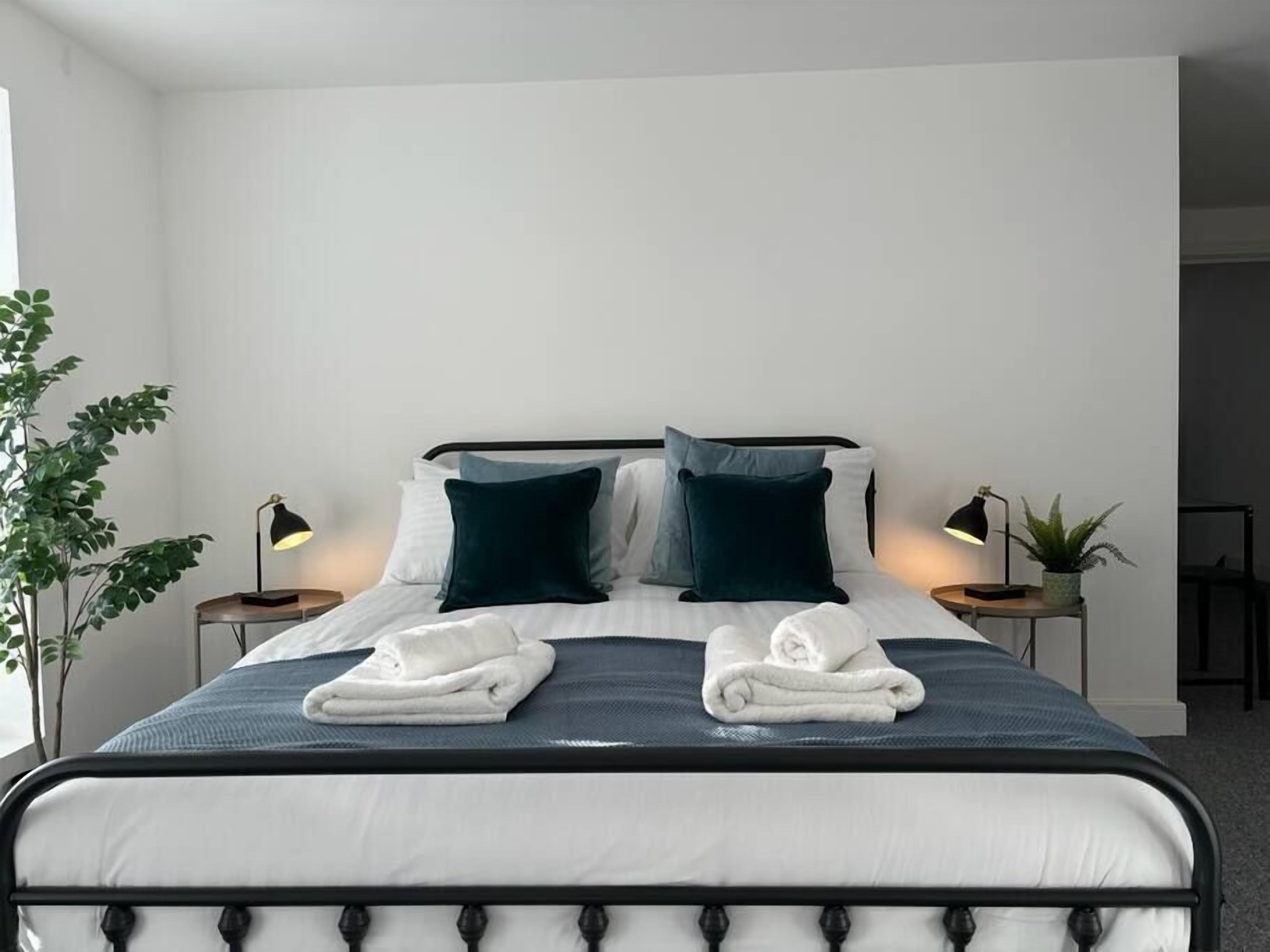 3 bedrooms, iron/ironing board, free WiFi