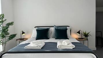 3 bedrooms, iron/ironing board, free WiFi