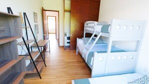 8 chambres, fer et planche à repasser, accès Internet, draps fournis