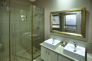 Bathroom - Miss Martilda Langebaan 6-sleeper (Langebaan)