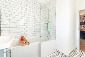 Bathroom - Newly Renovated 5 Bed + 5 Bath! (Manchester)