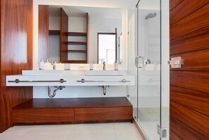 Shower, hair dryer, towels - New Villa 207 Deluxe , Golf Club, Punta Cala (Nuevo Vallarta)