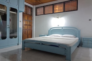 Bed sheets - OYO 93706 Penginapan Syariah Hj. Kenan (Koto Tinggi)