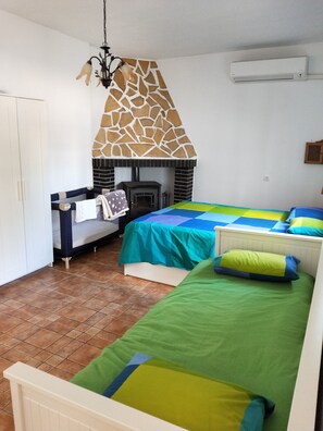 Cabaña | Edredones de plumas, escritorio, wifi gratis y ropa de cama