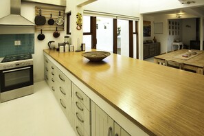 Private kitchen - P5 House Langebaan 6-sleeper (Langebaan)