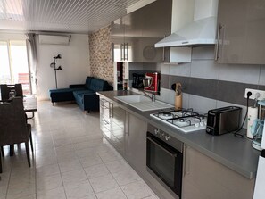 Réfrigérateur, micro-ondes, four, lave-vaisselle