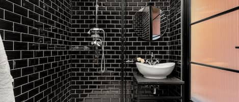 Classic Double or Twin Room, City View | Bathroom