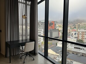 Family Suite, City View | Living area