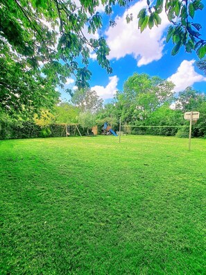 Children's area - Former Wine Cellar, leisure area with pool (Marigny)
