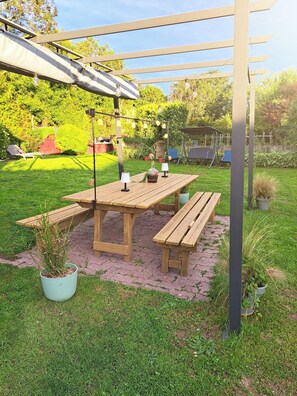 Outdoor dining - Former Wine Cellar, leisure area with pool (Marigny)