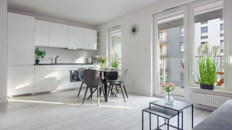 Tetera/pava eléctrica, utensilios de cocina. Apartament Sun & Snow Przystań Letnica