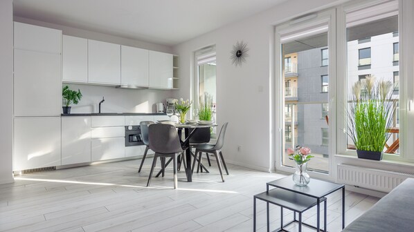 Apartamento (13) | Cocina básica privada | Hervidor eléctrico y utensilios de cocina