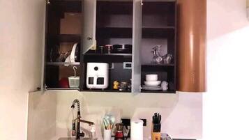 KĂŒhlschrank, Mikrowelle, Ofen, Herdplatte