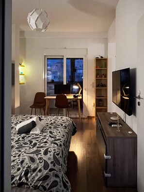 1 slaapkamer, een bureau, geluiddichte muren