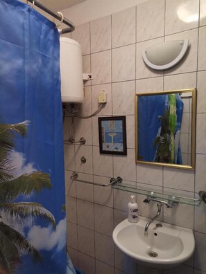 Apartamento | Baño | Ducha y toallas