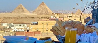 Panorama 3 Pyramids View Inn