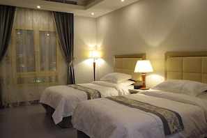 Basic Studio, 2 Twin Beds | Down comforters, memory foam beds, in-room safe, desk - Refal Homes (Jeddah)