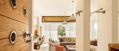 House, Patio, Garden View | Living area | 55-inch Smart TV with digital channels